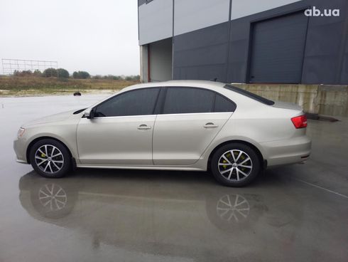 Volkswagen Jetta 2015 бежевый - фото 9