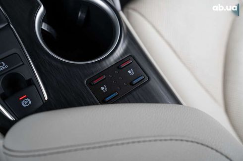 Toyota Camry 2021 - фото 18