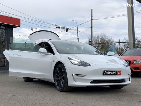 Tesla Model 3 2020 белый - фото 17