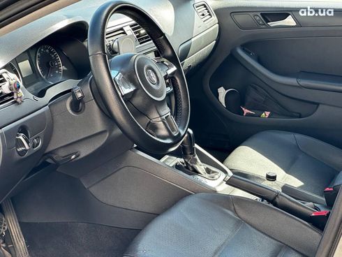 Volkswagen Jetta 2012 серый - фото 11