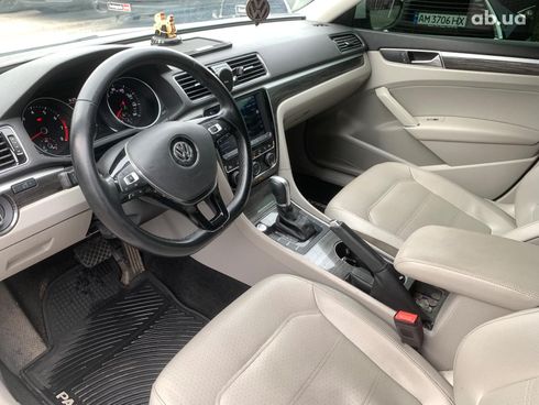 Volkswagen Passat 2018 белый - фото 26