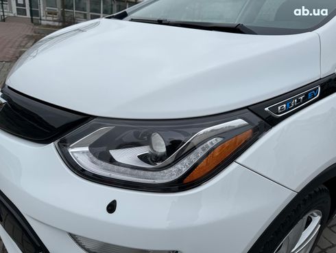 Chevrolet Bolt 2019 белый - фото 12