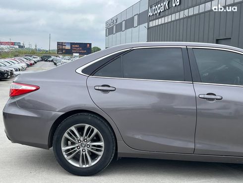 Toyota Camry 2016 серый - фото 18