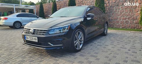 Volkswagen Passat 2018 черный - фото 12