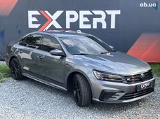 Продаж вживаних Volkswagen Passat 2017 року - купити на Автобазарі