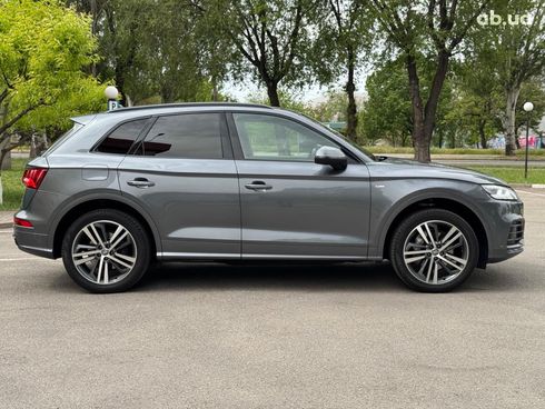 Audi Q5 2020 серый - фото 6