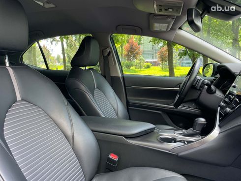 Toyota Camry 2021 синий - фото 25