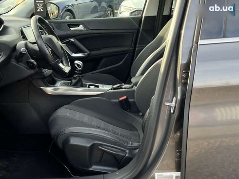 Peugeot 308 2018 - фото 26
