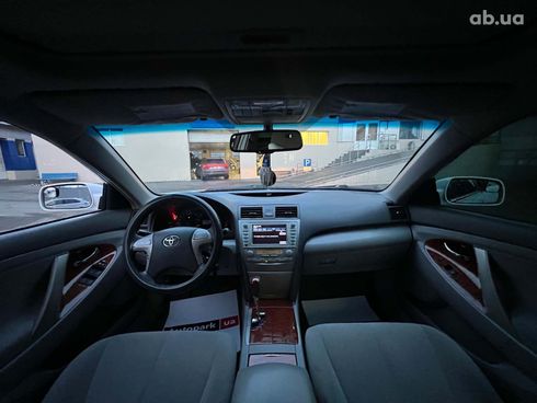 Toyota Camry 2010 белый - фото 59