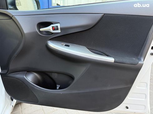 Toyota Corolla 2010 белый - фото 15