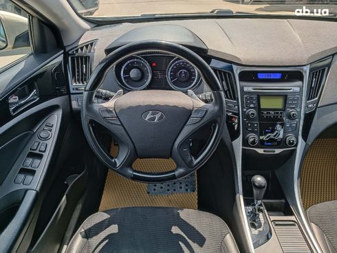 Hyundai Sonata 2010 бежевый - фото 26
