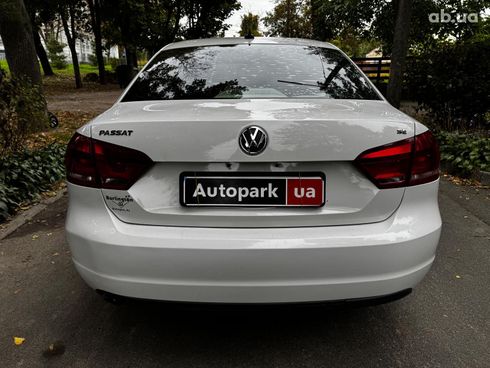 Volkswagen Passat 2012 белый - фото 7