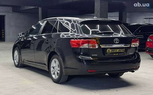 Toyota Avensis Verso 2013 - фото 4