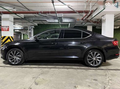 Skoda Superb 2018 - фото 9