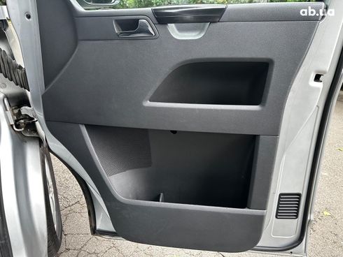 Volkswagen Caravelle 2015 серый - фото 19