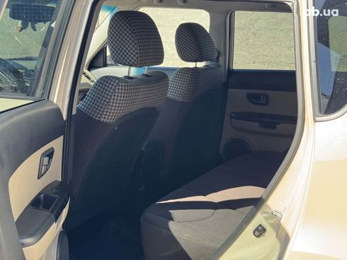 Kia Soul 2010 бежевый - фото 8