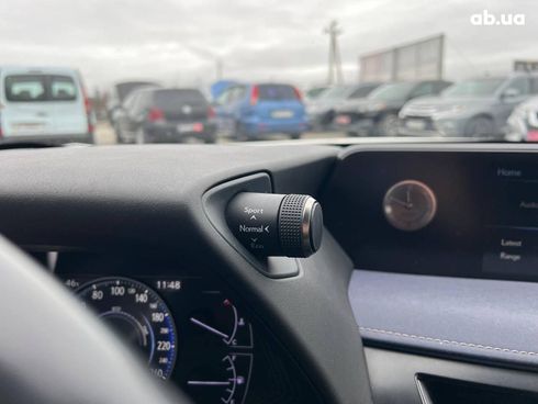 Lexus UX 2019 белый - фото 23