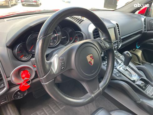 Porsche Cayenne 2013 красный - фото 22