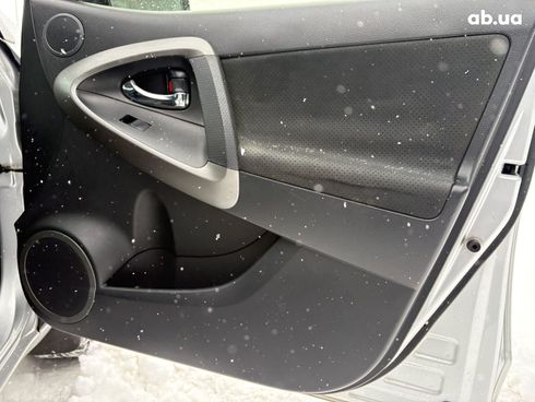 Toyota RAV4 2012 серый - фото 29