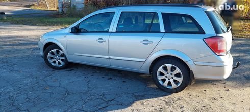 Opel Astra 2009 серебристый - фото 14