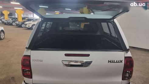 Toyota Hilux 2022 - фото 16