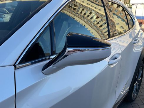 Lexus UX 2021 белый - фото 10