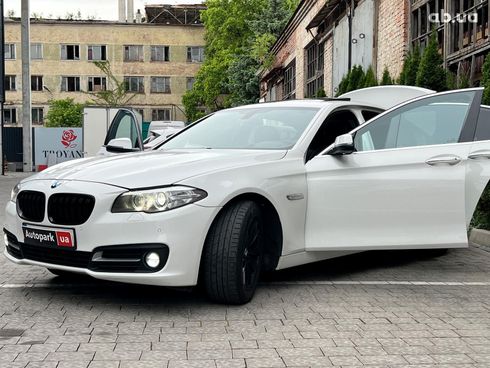 BMW 5 серия 2014 белый - фото 40