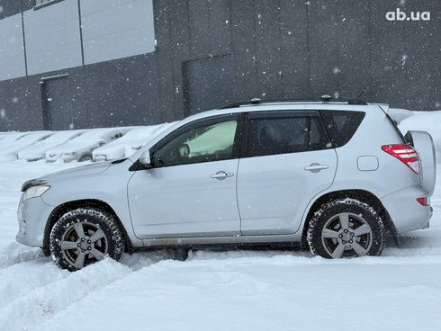 Toyota RAV4 2012 серый - фото 10