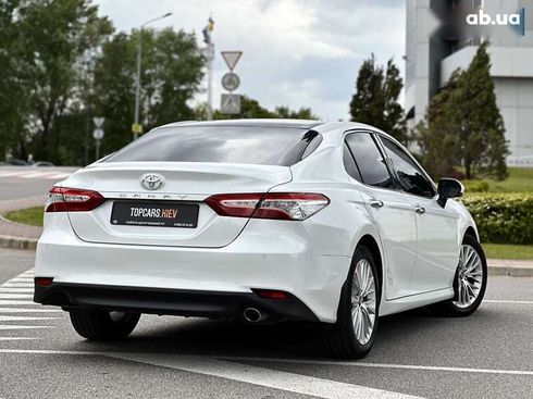 Toyota Camry 2018 - фото 14