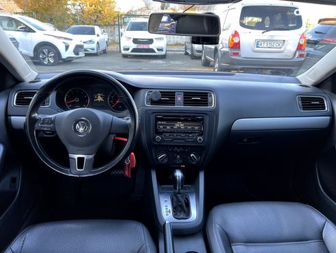 Volkswagen Jetta 2014 красный - фото 16