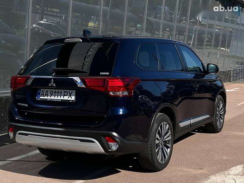 Mitsubishi Outlander 2020 - фото 3