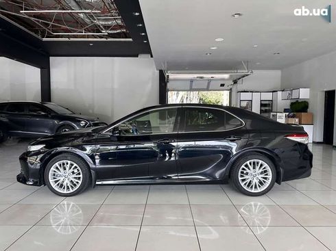 Toyota Camry 2020 - фото 8