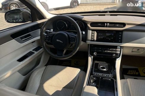 Jaguar XF 2016 - фото 16
