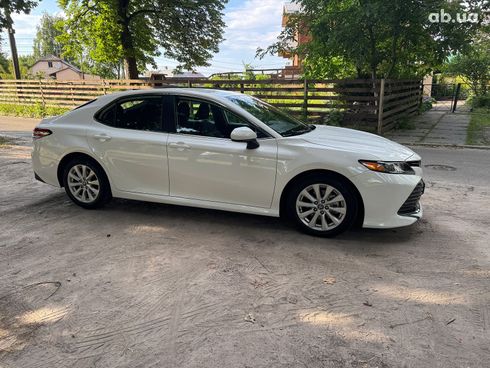 Toyota Camry 2020 белый - фото 4
