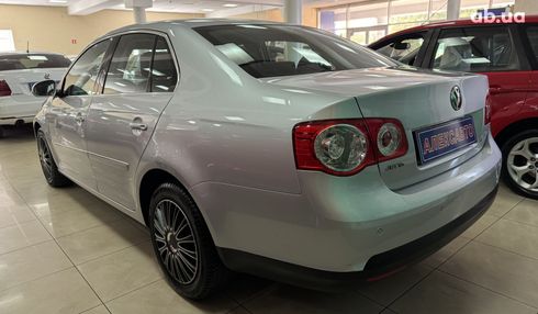 Volkswagen Jetta 2006 серебристый - фото 8