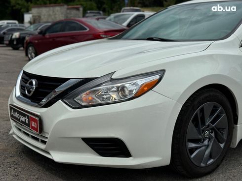 Nissan Altima 2018 белый - фото 10
