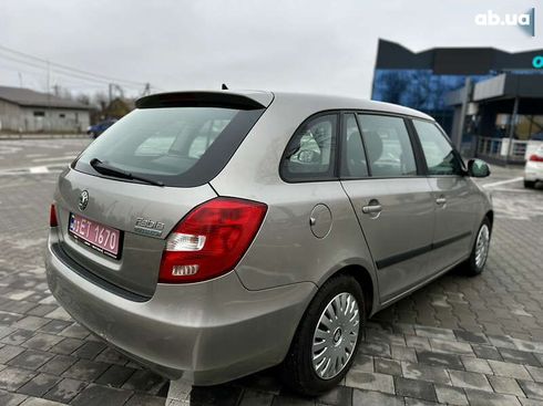 Skoda Fabia 2010 - фото 6