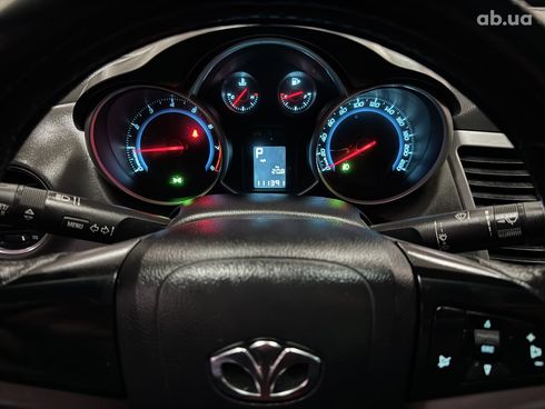 Chevrolet Cruze 2010 белый - фото 9