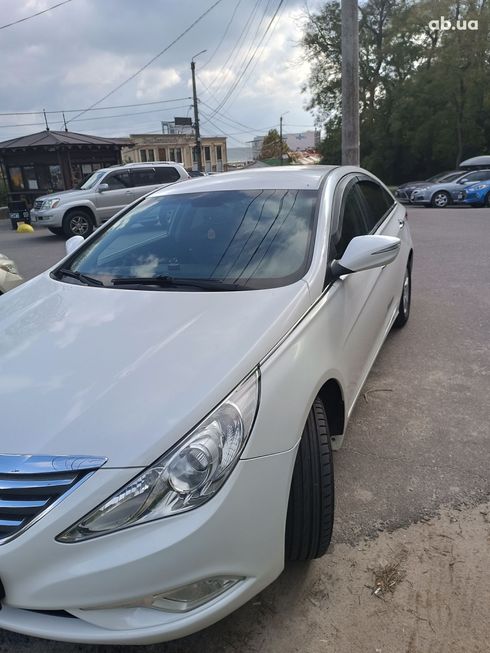 Hyundai Sonata 2013 белый - фото 13