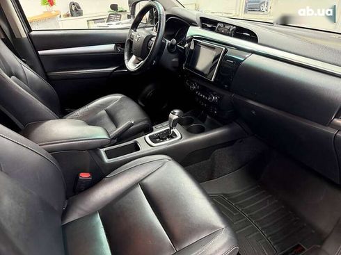 Toyota Hilux 2018 - фото 29