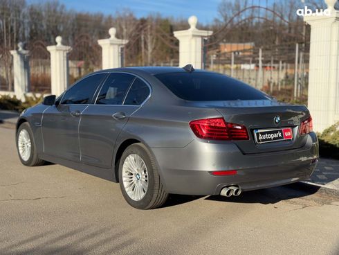 BMW 5 серия 2015 серый - фото 11