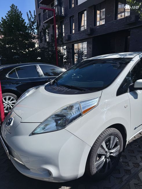 Nissan Leaf 2015 белый - фото 5