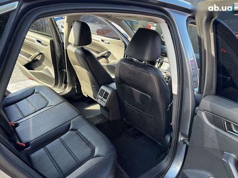 Volkswagen Passat 2017 - фото 18