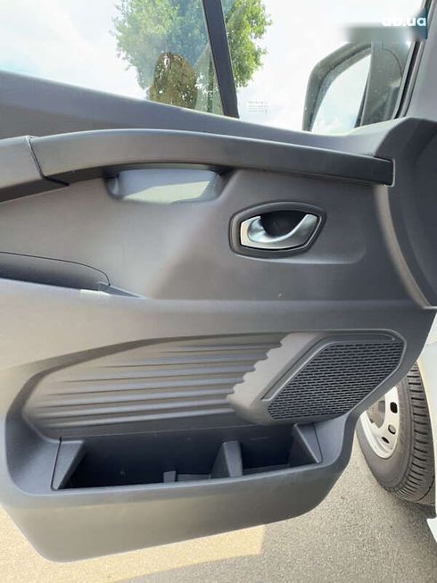 Renault Trafic 2021 - фото 20
