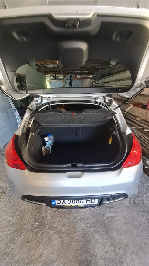 Peugeot 308 2011 серебристый - фото 4