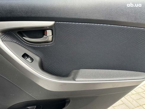 Hyundai Elantra 2013 белый - фото 16