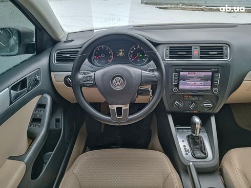 Volkswagen Jetta 2012 бежевый - фото 16