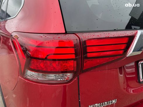 Mitsubishi Outlander 2018 красный - фото 5