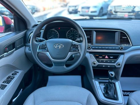 Hyundai Elantra 2017 красный - фото 26