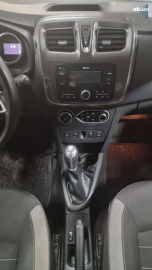 Renault Sandero 2019 - фото 8